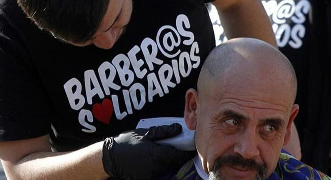 Barberos solidarios cambian rostros y alegran corazones